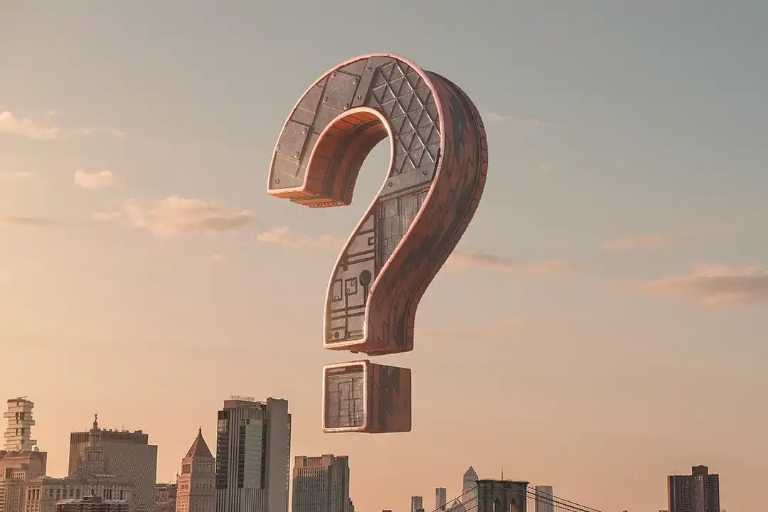 یک علامت سوال بزرگ مفهومی در آسمان یک شهر با ساختمان های بلند به منظور نمایش سوالات متداول در سایت جیان